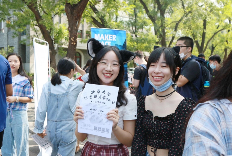 清纯大学生的校园生活与梦想追求