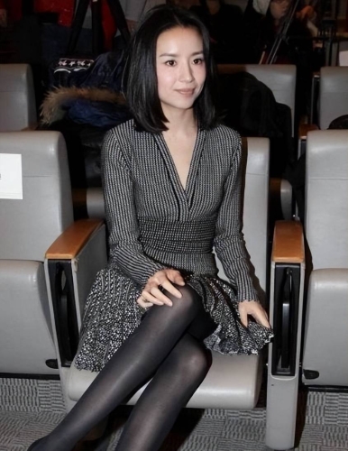 人妻丰满熟妇aV无码区免，揭秘网络诱惑下的道德底线50岁女人干涩没水怎么改善
